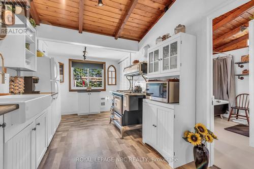 14 Anchor Lane, Haldimand, ON - Indoor Photo Showing Kitchen