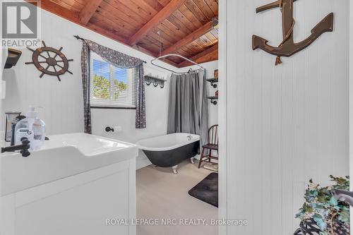 14 Anchor Lane, Haldimand, ON -  Photo Showing Bathroom