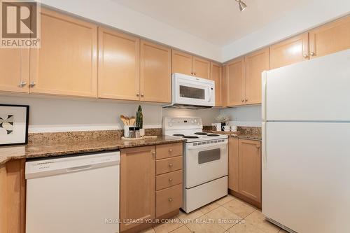 563 - 313 Richmond Street E, Toronto, ON - Indoor Photo Showing Kitchen