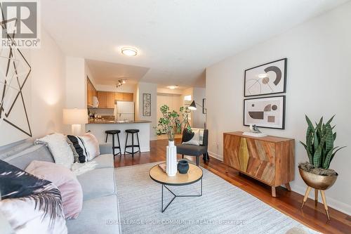 563 - 313 Richmond Street E, Toronto, ON - Indoor Photo Showing Living Room