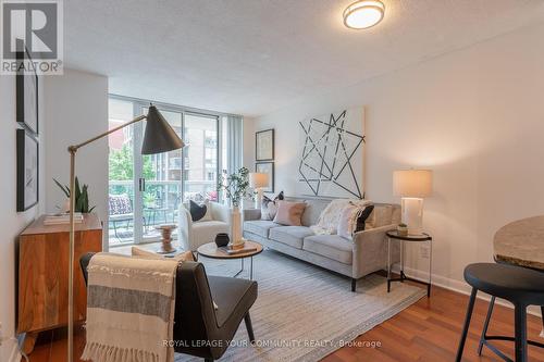 563 - 313 Richmond Street E, Toronto, ON - Indoor Photo Showing Living Room