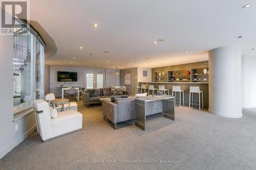 563 - 313 Richmond Street E, Toronto, ON - Indoor Photo Showing Living Room