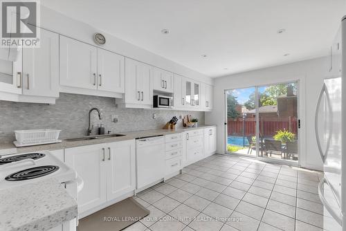 8 Charade Court, Toronto, ON - Indoor Photo Showing Kitchen