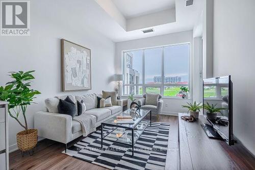 202 - 405 Dundas Street W, Oakville, ON - Indoor Photo Showing Living Room