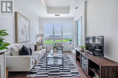 202 - 405 Dundas Street W, Oakville, ON - Indoor Photo Showing Living Room