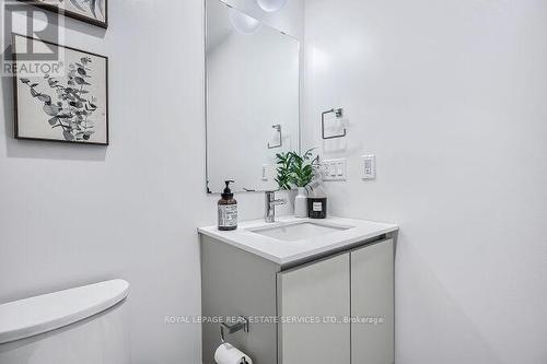 202 - 405 Dundas Street W, Oakville, ON - Indoor Photo Showing Bathroom