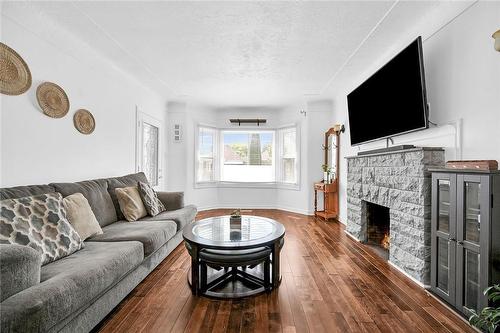 93 Fairfield Avenue, Hamilton, ON - Indoor Photo Showing Living Room With Fireplace