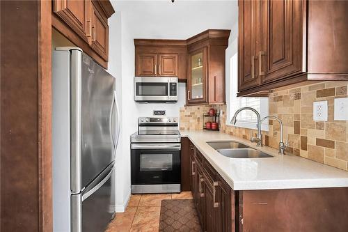 93 Fairfield Avenue, Hamilton, ON - Indoor Photo Showing Kitchen With Double Sink With Upgraded Kitchen