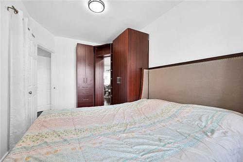 93 Fairfield Avenue, Hamilton, ON - Indoor Photo Showing Bedroom