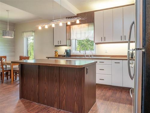 39092 34N Road, La Broquerie, MB - Indoor Photo Showing Kitchen