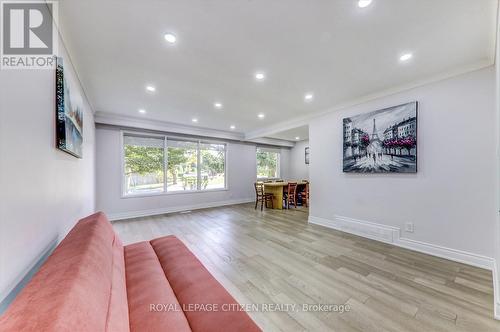 1 Marmac Drive, St. Catharines, ON - Indoor Photo Showing Living Room