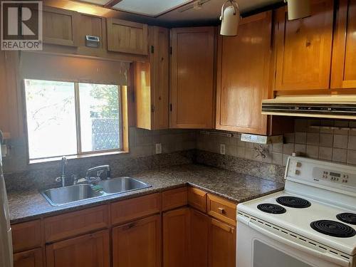 4680 Alder Ave, Texada Island, BC - Indoor Photo Showing Kitchen With Double Sink