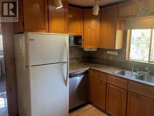 4680 Alder Ave, Texada Island, BC - Indoor Photo Showing Kitchen With Double Sink