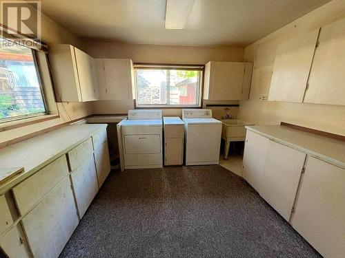 4680 Alder Ave, Texada Island, BC - Indoor Photo Showing Laundry Room