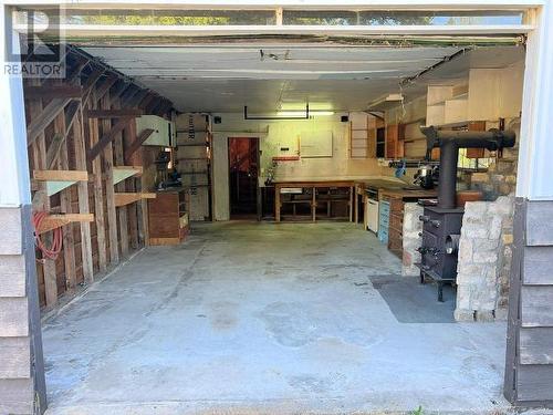 4680 Alder Ave, Texada Island, BC - Indoor Photo Showing Garage