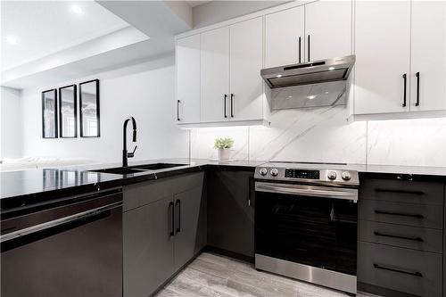 6 Aquarius Crescent, Hamilton, ON - Indoor Photo Showing Kitchen