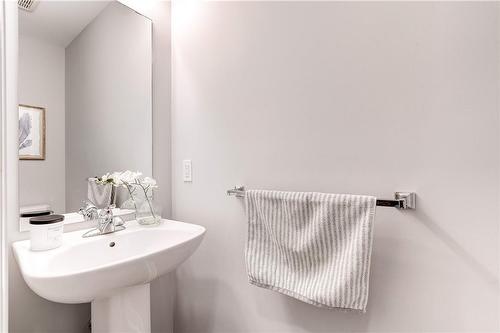 6 Aquarius Crescent, Hamilton, ON - Indoor Photo Showing Bathroom