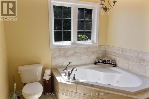 136 Van Scott Drive, Brampton, ON - Indoor Photo Showing Bathroom