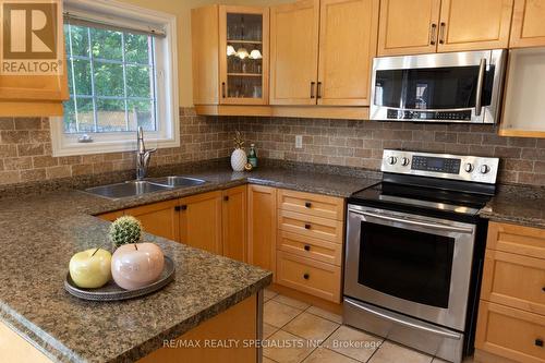 136 Van Scott Drive, Brampton, ON - Indoor Photo Showing Kitchen With Double Sink