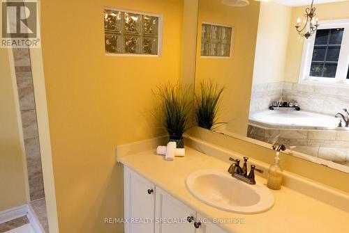 136 Van Scott Drive, Brampton, ON - Indoor Photo Showing Bathroom
