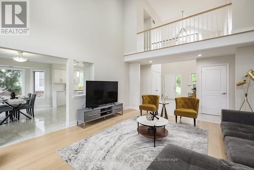 865 North Talbot Road, Windsor, ON - Indoor Photo Showing Living Room