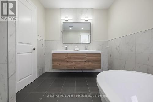 865 North Talbot Road, Windsor, ON - Indoor Photo Showing Bathroom