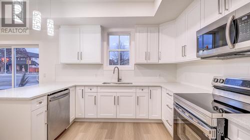 889 Sutherland Avenue, Kelowna, BC - Indoor Photo Showing Kitchen