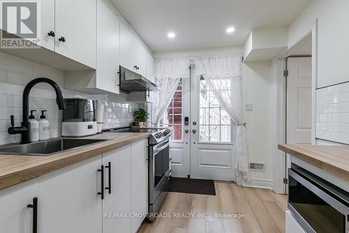101 Piperbrook Crescent, Toronto, ON - Indoor Photo Showing Kitchen