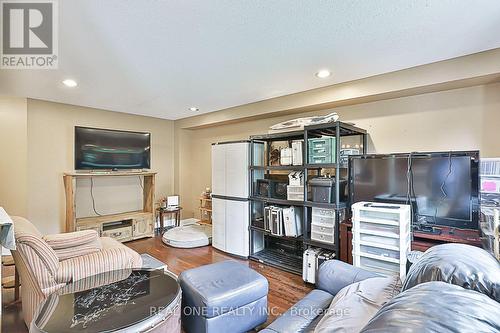 493 Sandalwood Court, Oshawa (Samac), ON - Indoor Photo Showing Living Room