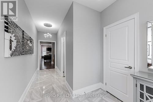 18 Falconridge Terrace, East Gwillimbury (Sharon), ON - Indoor Photo Showing Other Room