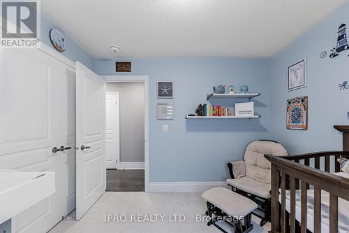 18 Falconridge Terrace, East Gwillimbury (Sharon), ON - Indoor Photo Showing Bedroom