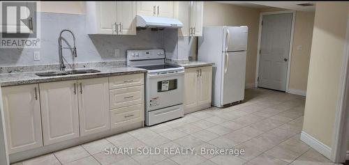 15 Neeland Road, Markham (Milliken Mills East), ON - Indoor Photo Showing Kitchen With Double Sink