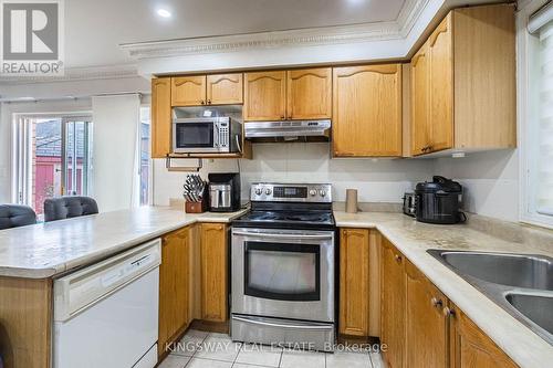 58 Leagate Street, Brampton (Fletcher'S Meadow), ON - Indoor Photo Showing Kitchen With Double Sink