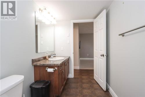 121 Bayside Crescent, Sudbury, ON - Indoor Photo Showing Bathroom