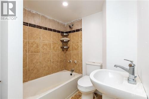 3948 Drouin Road, Clarence-Rockland, ON - Indoor Photo Showing Bathroom