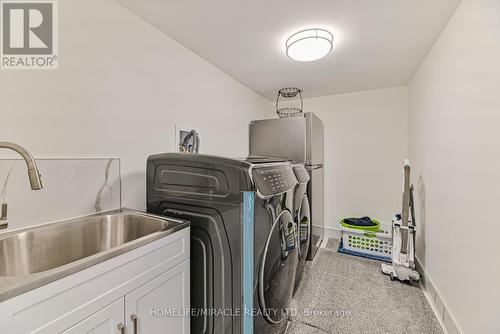 47 Greenbriar Road, Brampton, ON - Indoor Photo Showing Laundry Room