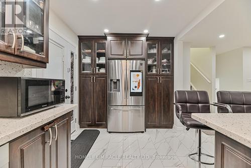 47 Greenbriar Road, Brampton, ON - Indoor Photo Showing Kitchen