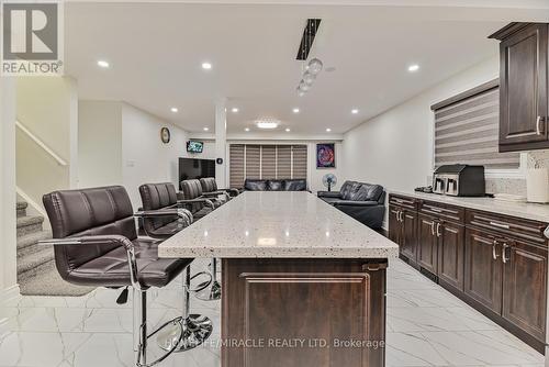 47 Greenbriar Road, Brampton, ON - Indoor Photo Showing Kitchen With Upgraded Kitchen