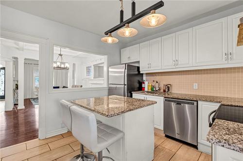 17 Avalon Place, Hamilton, ON - Indoor Photo Showing Kitchen With Upgraded Kitchen