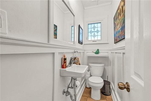 17 Avalon Place, Hamilton, ON - Indoor Photo Showing Bathroom