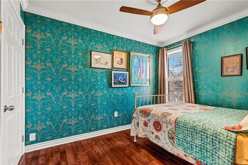 17 Avalon Place, Hamilton, ON - Indoor Photo Showing Bedroom