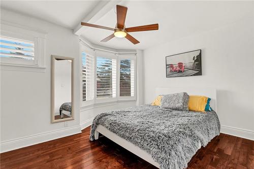 17 Avalon Place, Hamilton, ON - Indoor Photo Showing Bedroom