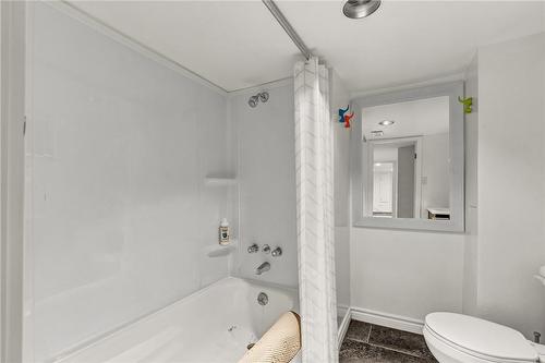 17 Avalon Place, Hamilton, ON - Indoor Photo Showing Bathroom