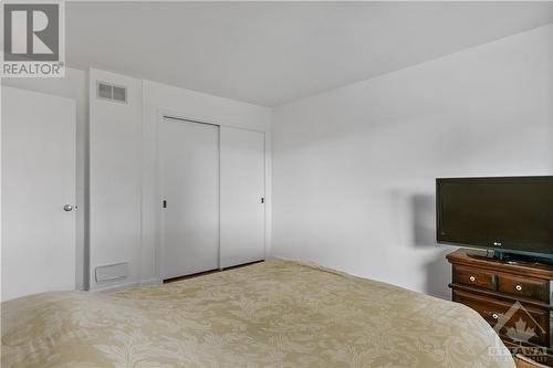 950 Woodroffe Avenue, Ottawa, ON - Indoor Photo Showing Bedroom