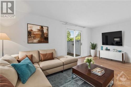 1474 Heatherington Road Unit#C, Ottawa, ON - Indoor Photo Showing Living Room