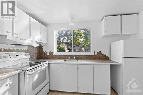 1474 Heatherington Road Unit#C, Ottawa, ON - Indoor Photo Showing Kitchen