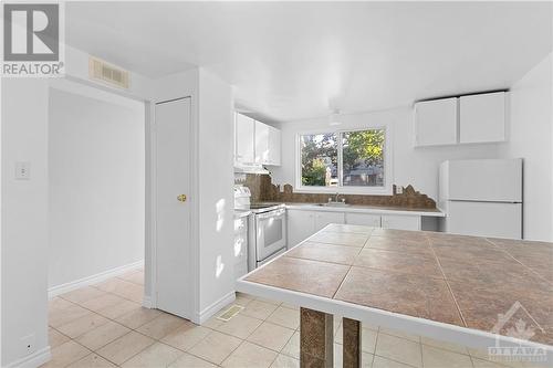 1474 Heatherington Road Unit#C, Ottawa, ON - Indoor Photo Showing Kitchen