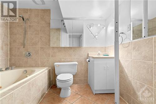 1474 Heatherington Road Unit#C, Ottawa, ON - Indoor Photo Showing Bathroom