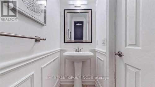 557 Woodspring Avenue, Newmarket (Woodland Hill), ON - Indoor Photo Showing Bathroom