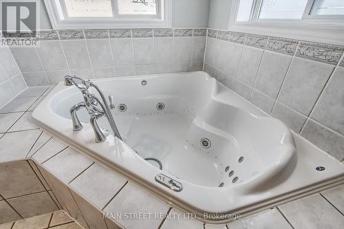 16 Hirst Avenue, Georgina (Keswick South), ON - Indoor Photo Showing Bathroom